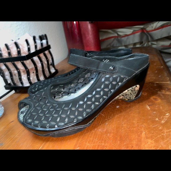 Clogs - Picture 3 of 3